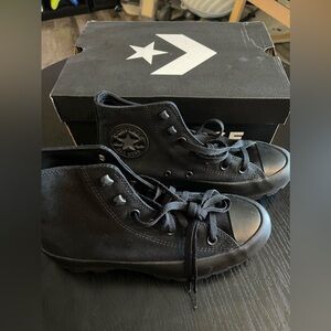 Size 7.5 black high top converse shoes